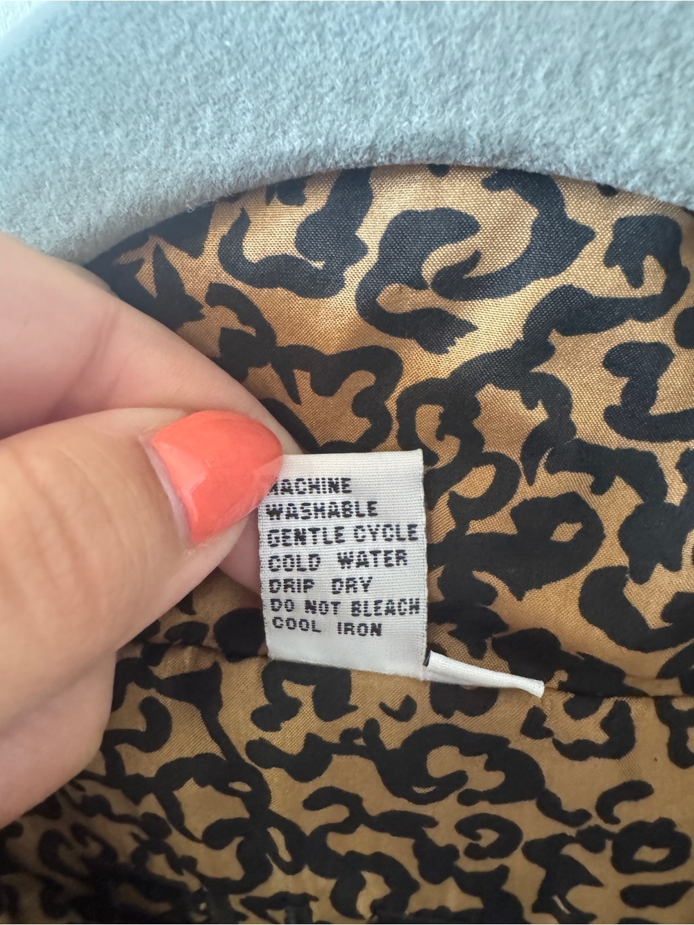 Fuda International Vintage 100% Silk Leopard Bomber Jacket
Size Small - Picture 9 of 9